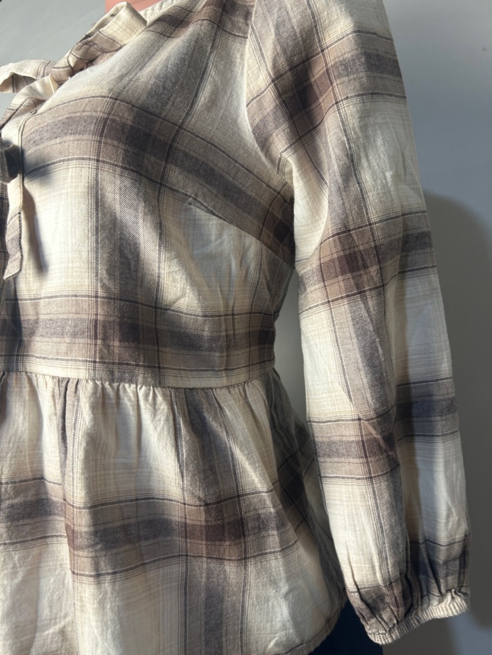 LOFT Women’s Plaid Flannel Bow Balloon Sleeve Tied-Front Peplum Top XS - Picture 6 of 11
